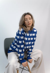Sweter z owieczkami, Jeansowy