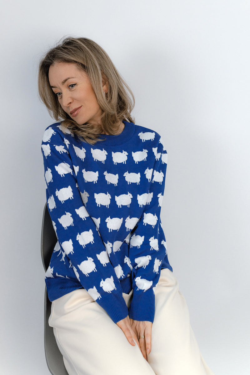 Sweter z owieczkami, Jeansowy