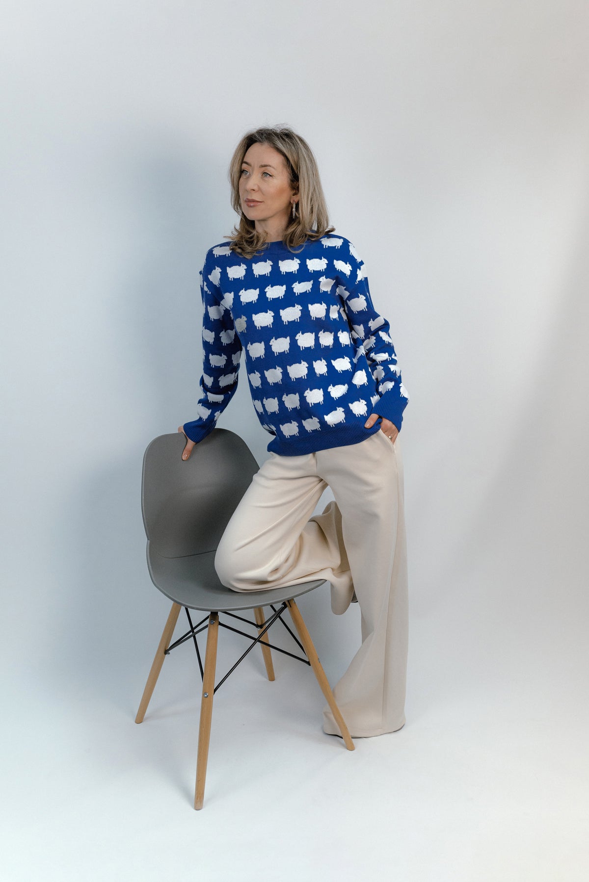 Sweter z owieczkami, Jeansowy