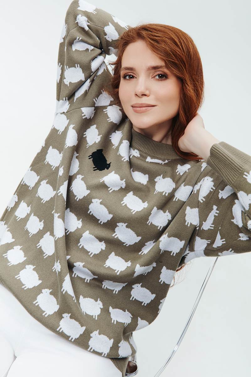 Sweter z owieczkami, Oliwkowy
