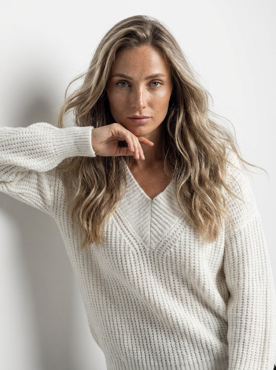 V-Neck Sweater, White – Pure Elegance for Winter Days