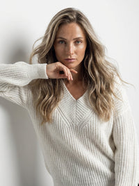 V-Neck Sweater, White – Pure Elegance for Winter Days
