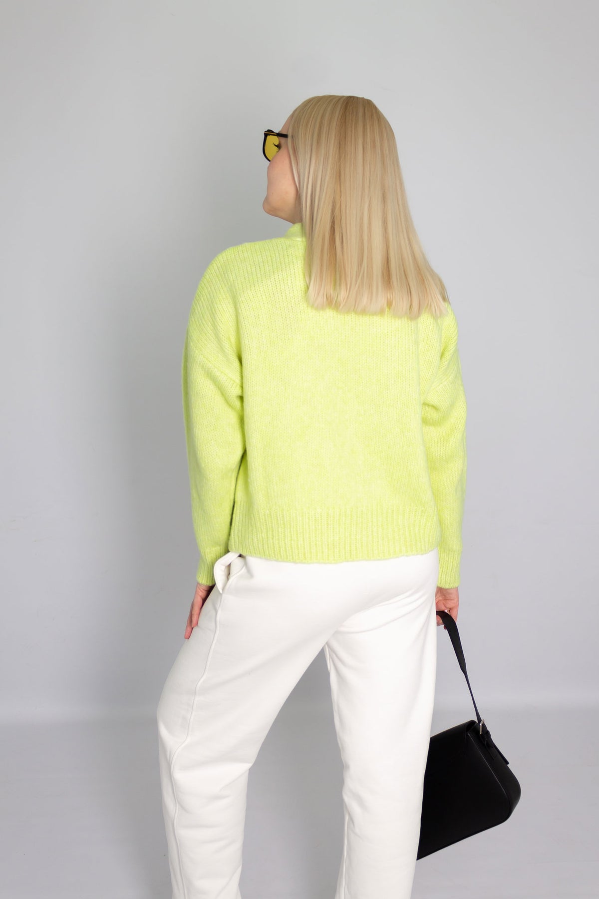 Kardigan w energetycznym kolorze limonka, który ożywi każdy outfit