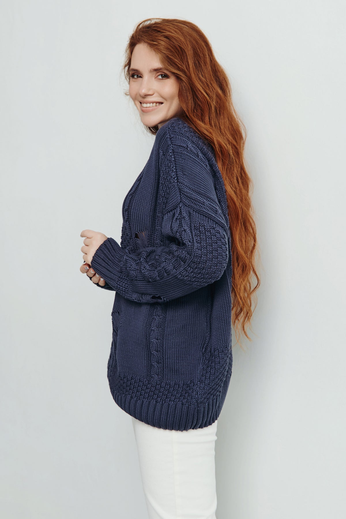 Niebieski sweter grunge z unikatowym stylem
